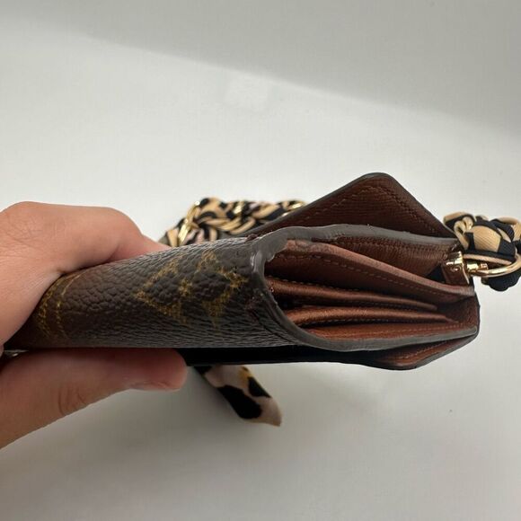 Louis Vuitton Monogram Elise Wallet - Picture 15 of 16